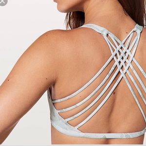 Lululemon free to be (wild) bra sz 4